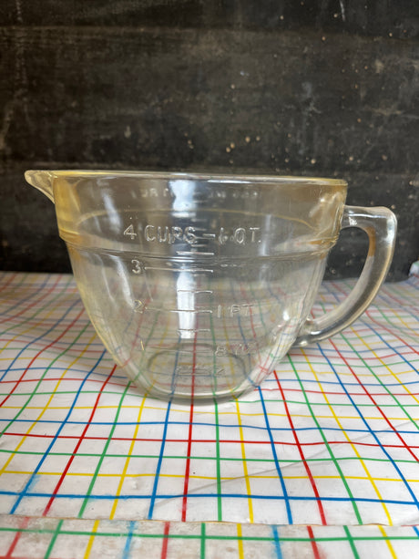 4-cup easuring batter bowl with pouring spout and handle - clear glass - vintage Fire-King Anchor Hocking