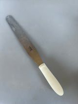Bakery spatula 10" - stainless steel and white plastic handle - Winco