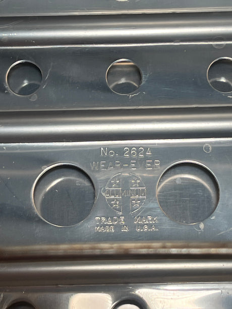 Roaster with tray insert and lid - aluminum- vintage Wear-Ever