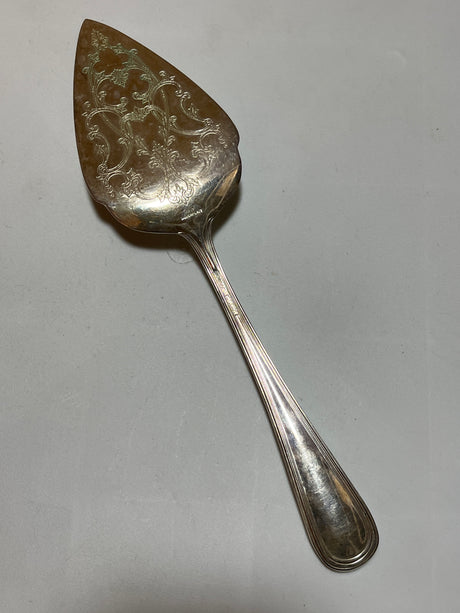 Gorham ornate engraved silver plate dessert server with intricate Pointed Antique pattern, ideal for elegantly serving cakes and pies. Made in Italy post-1940.
