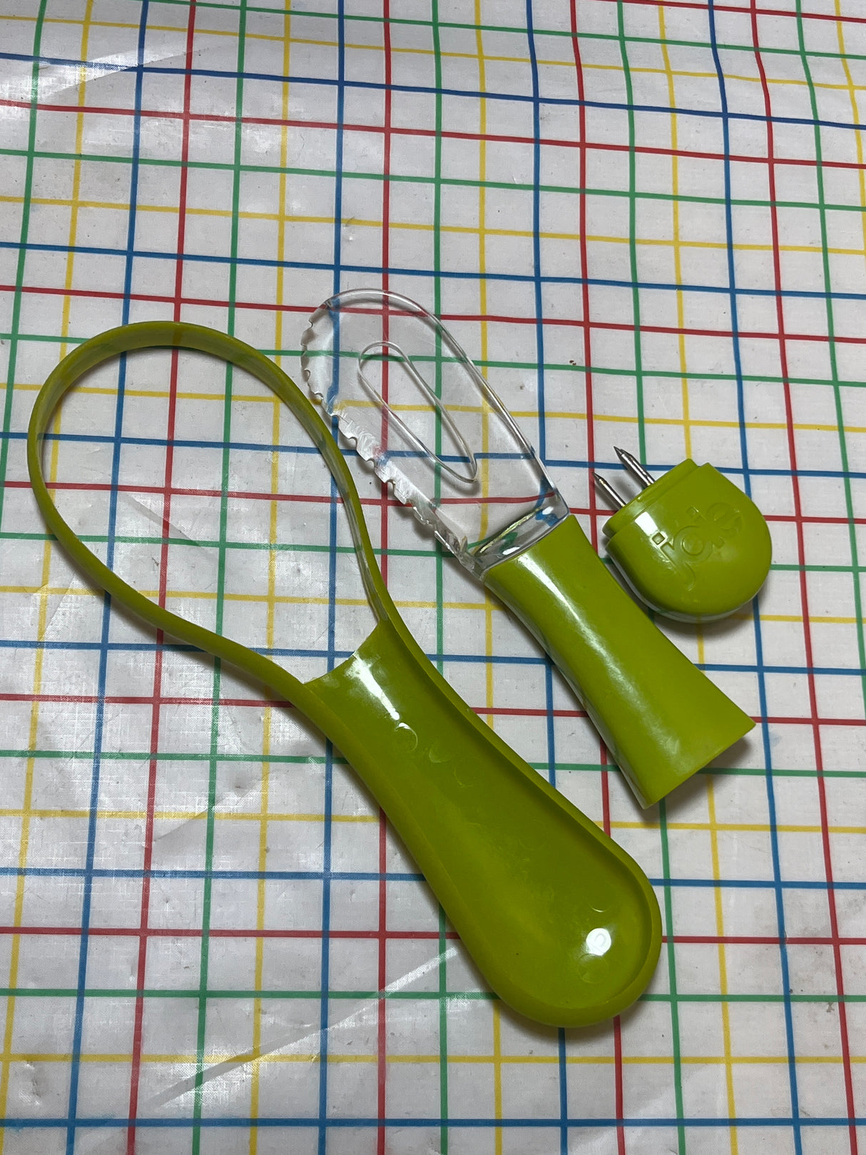 Avocado prep tool - silicone and plastic -Joie