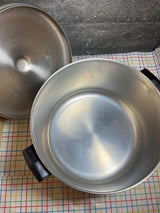 8qt stock pot - aluminum with black Bakelite handles - vintage Farberware