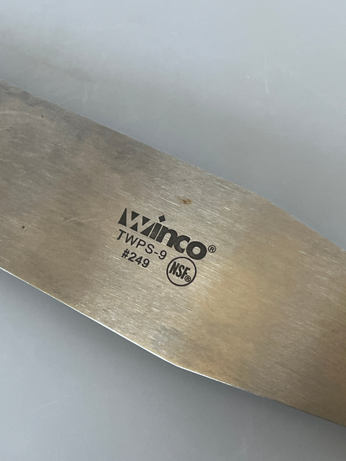 Bakery spatula 10" - stainless steel and white plastic handle - Winco