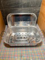 Roaster with tray insert and lid - aluminum- vintage Wear-Ever