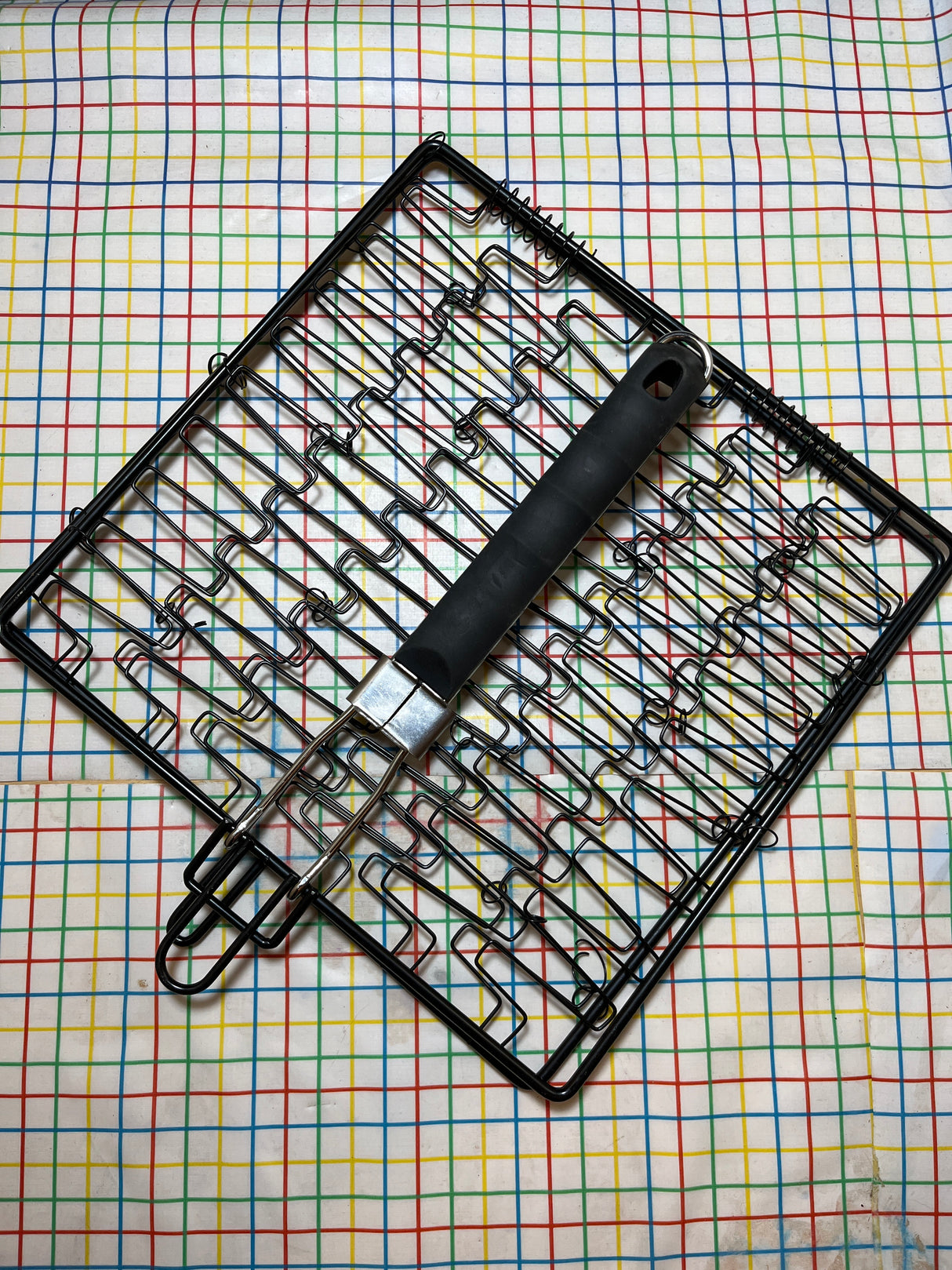 Expandable grilling basket with folding handle - Nonstick coated steel