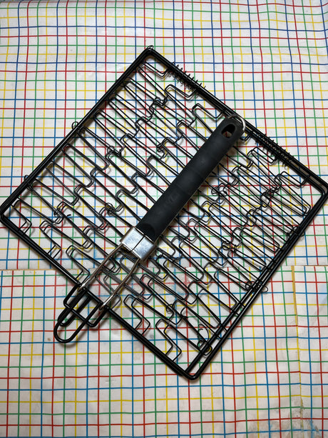 Expandable grilling basket with folding handle - Nonstick coated steel