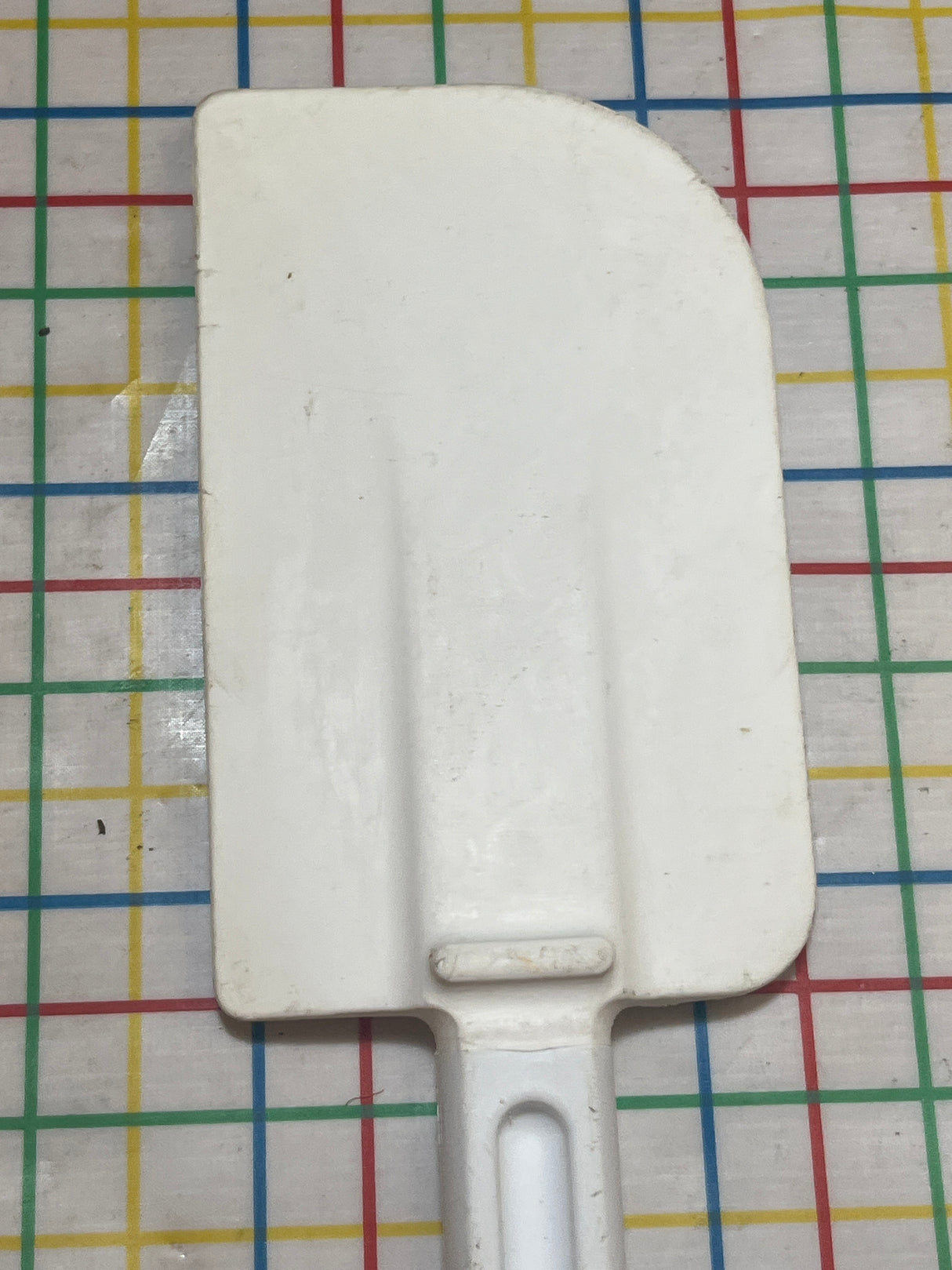 Commercial-grade scraper spatula - rubber and food-grade plastic - Rubbermaid FG1906000000